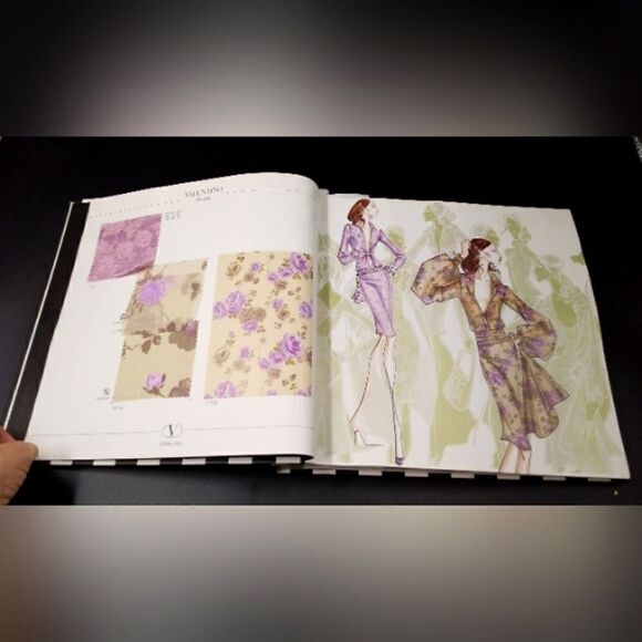 Valentino Atelier 2001- 2002 Fashion Book Catalog - Picture 10 of 16